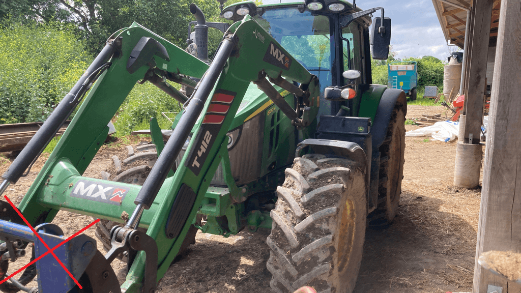 Traktor typu John Deere 6100M, Gebrauchtmaschine w CONDE SUR VIRE (Zdjęcie 2)