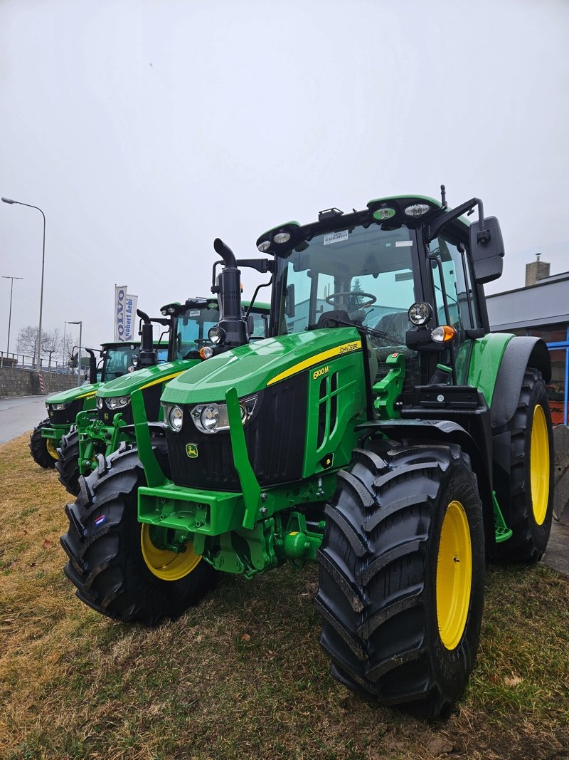 Traktor типа John Deere 6100M, Neumaschine в Arbedo (Фотография 1)