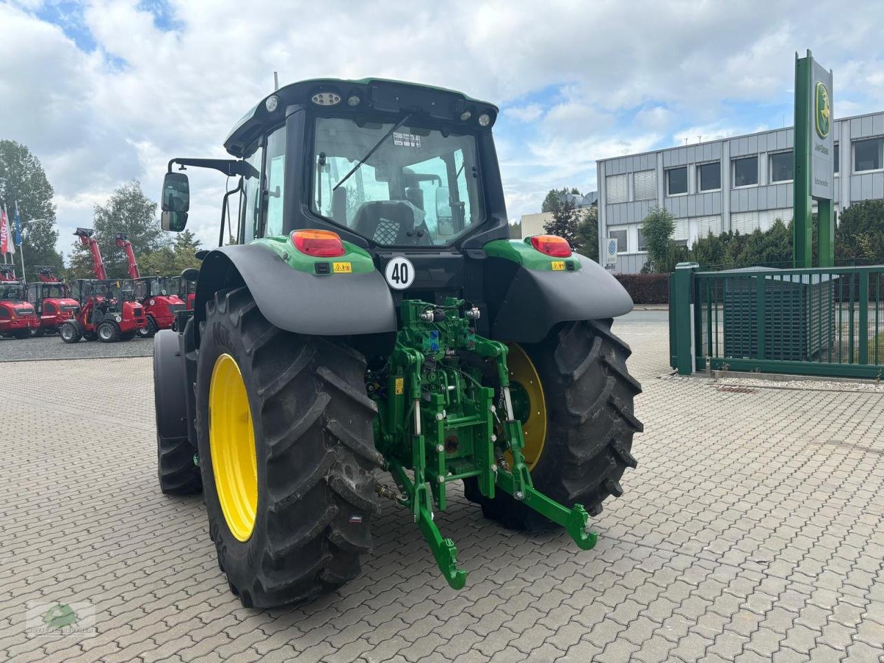 Traktor des Typs John Deere 6100M, Neumaschine in Münchberg (Bild 3)