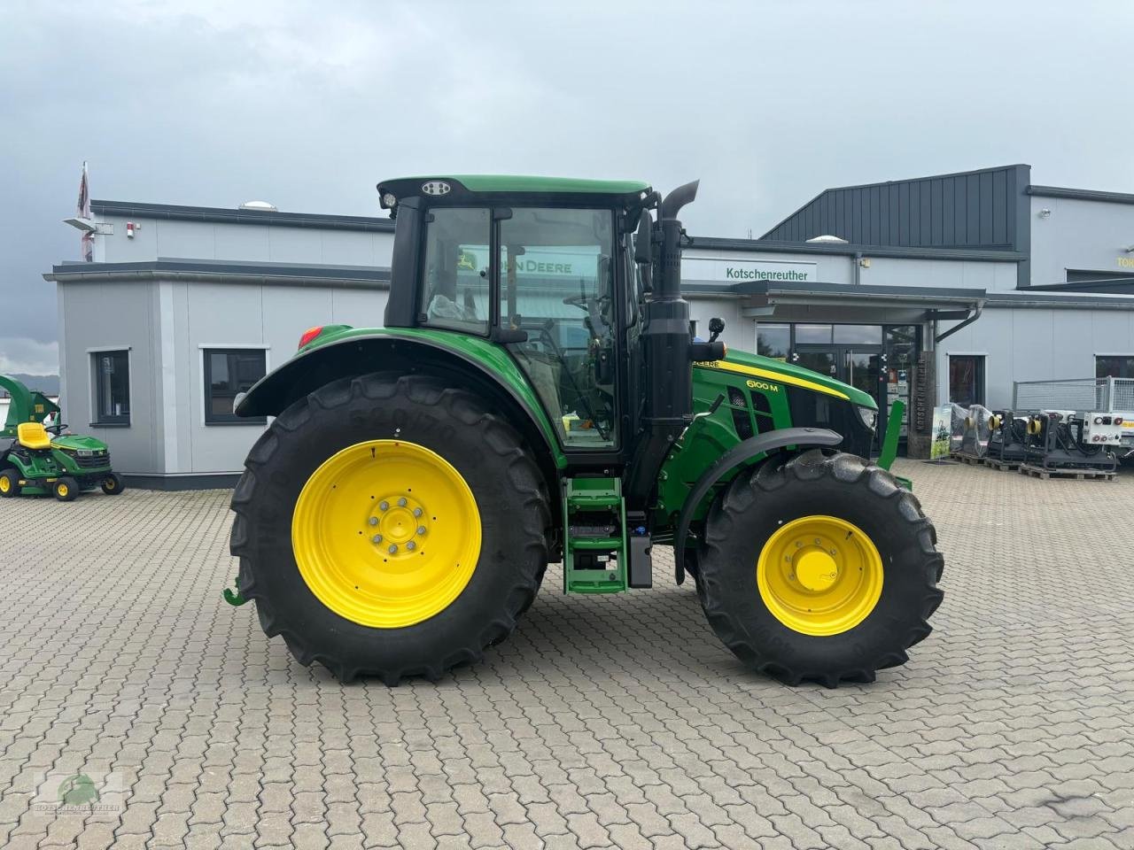 Traktor des Typs John Deere 6100M, Neumaschine in Münchberg (Bild 4)