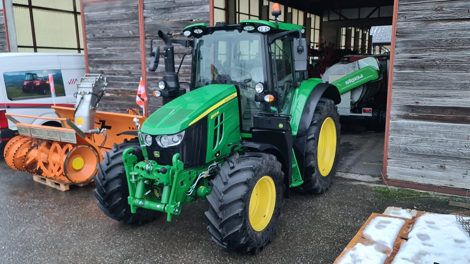 Traktor типа John Deere 6100M, Gebrauchtmaschine в Altendorf (Фотография 1)