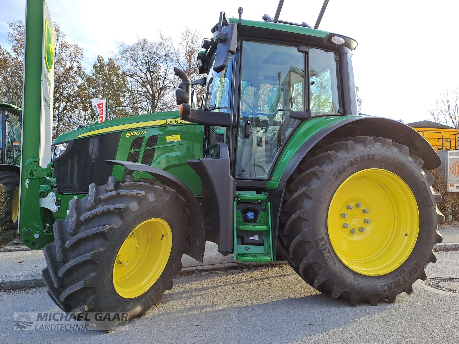 Traktor Türe ait John Deere 6100M, Gebrauchtmaschine içinde Höhenkirchen-Siegertsbrunn (resim 1)