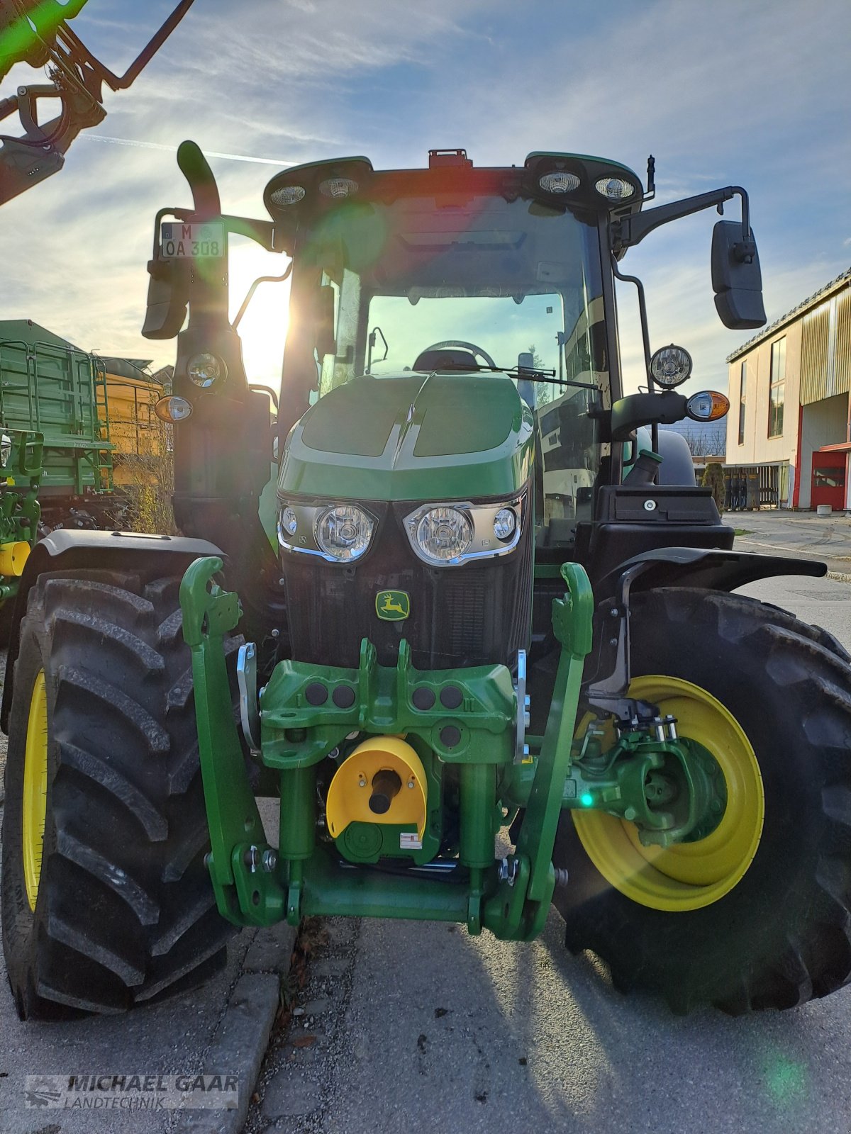 Traktor типа John Deere 6100M, Gebrauchtmaschine в Höhenkirchen-Siegertsbrunn (Фотография 8)