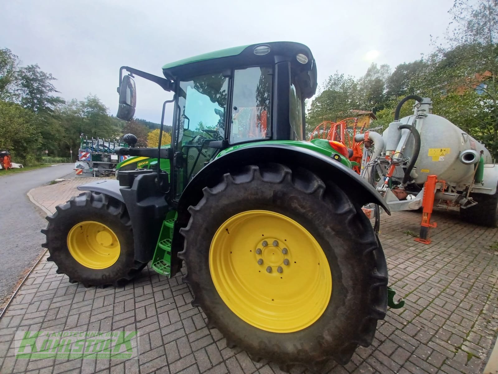 Traktor des Typs John Deere 6100M, Gebrauchtmaschine in Tann (Bild 4)