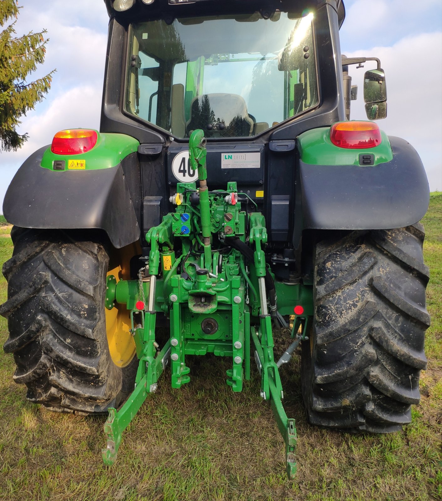 Traktor of the type John Deere 6100M, Gebrauchtmaschine in Gangkofen (Picture 2)