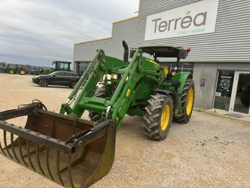 Traktor of the type John Deere 6105M, Gebrauchtmaschine in CHAUMESNIL (Picture 1)