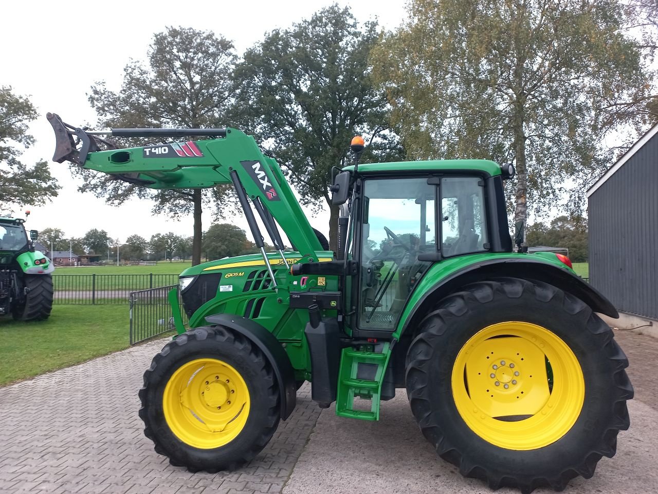 Traktor van het type John Deere 6105M, Gebrauchtmaschine in Daarle (Foto 5)