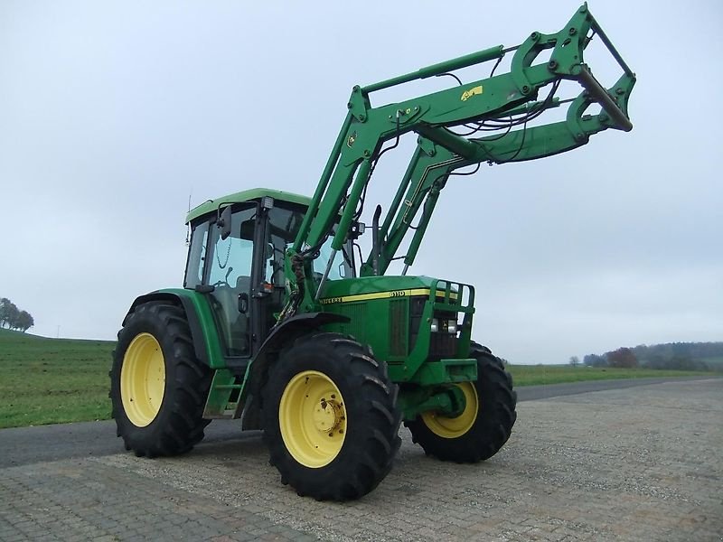 Traktor del tipo John Deere 6110 Allrad mit Frontlader, Gebrauchtmaschine en Steinau  (Imagen 1)