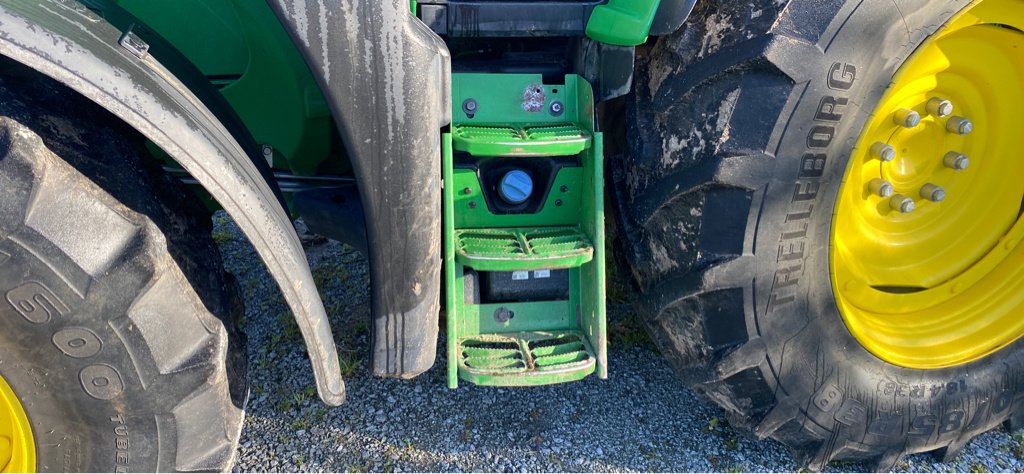 Traktor des Typs John Deere 6110 M AUTOPOWER + CHARGEUR, Gebrauchtmaschine in BELLAC (Bild 10)