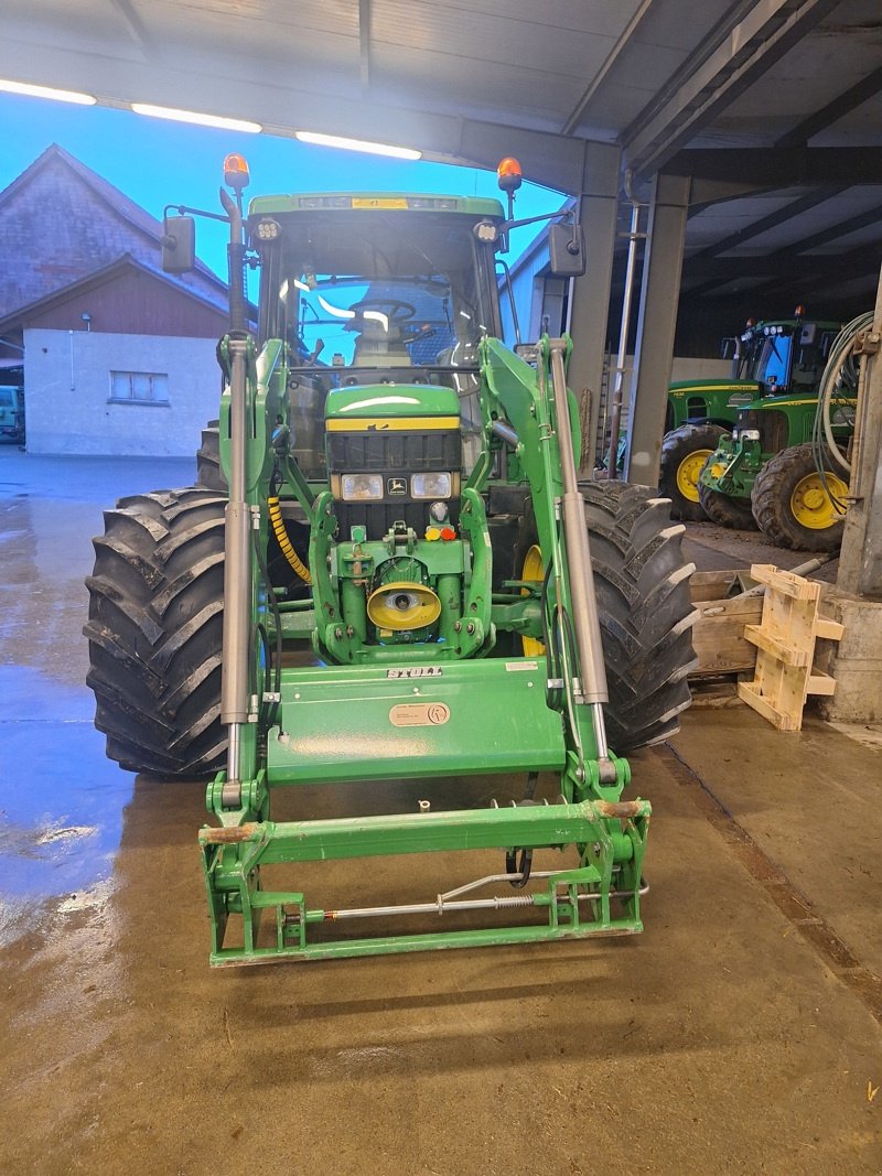 Traktor des Typs John Deere 6110 Premium, Gebrauchtmaschine in Oetwil am See (Bild 2)