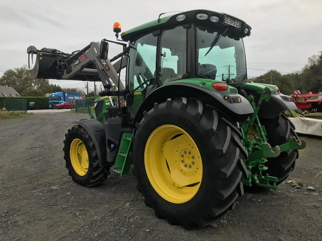 Traktor от тип John Deere 6110 R AUTOPOWER . CHARGEUR, Gebrauchtmaschine в UZERCHE (Снимка 4)