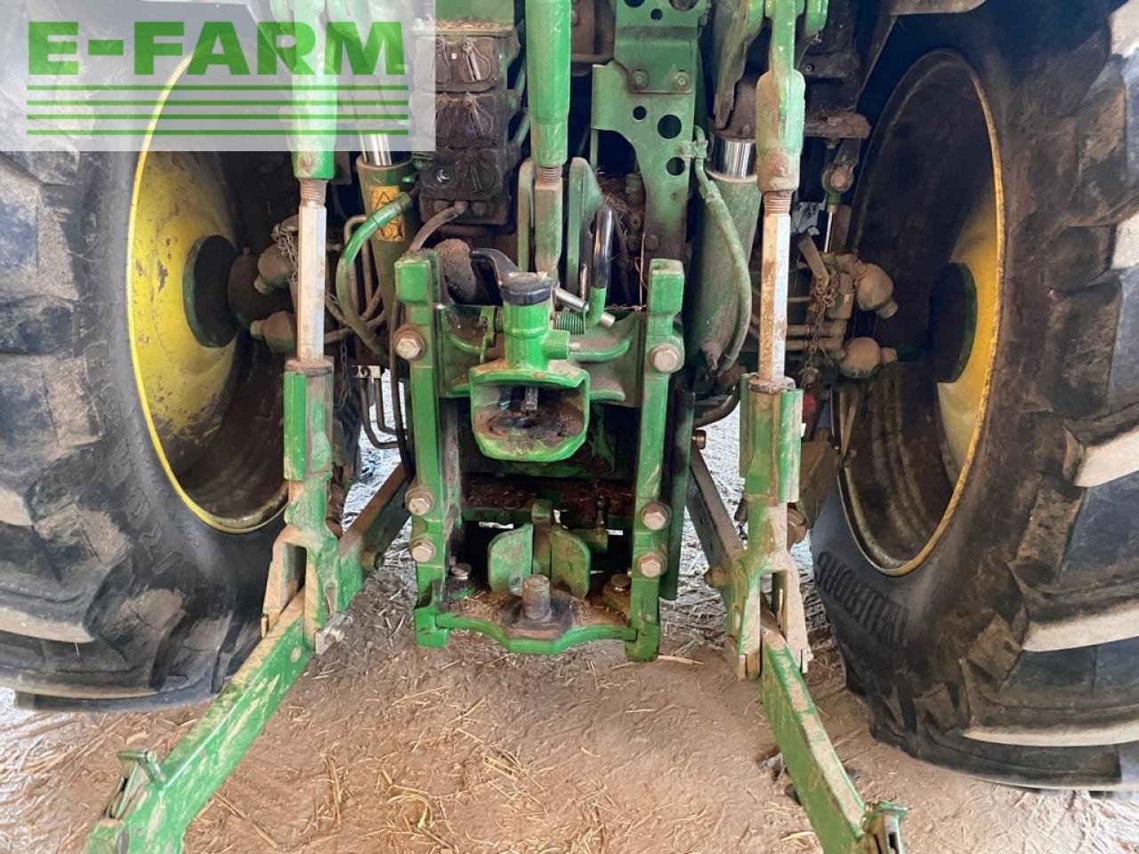 Traktor des Typs John Deere 6110 r + chargeur, Gebrauchtmaschine in Ytrac (Bild 9)