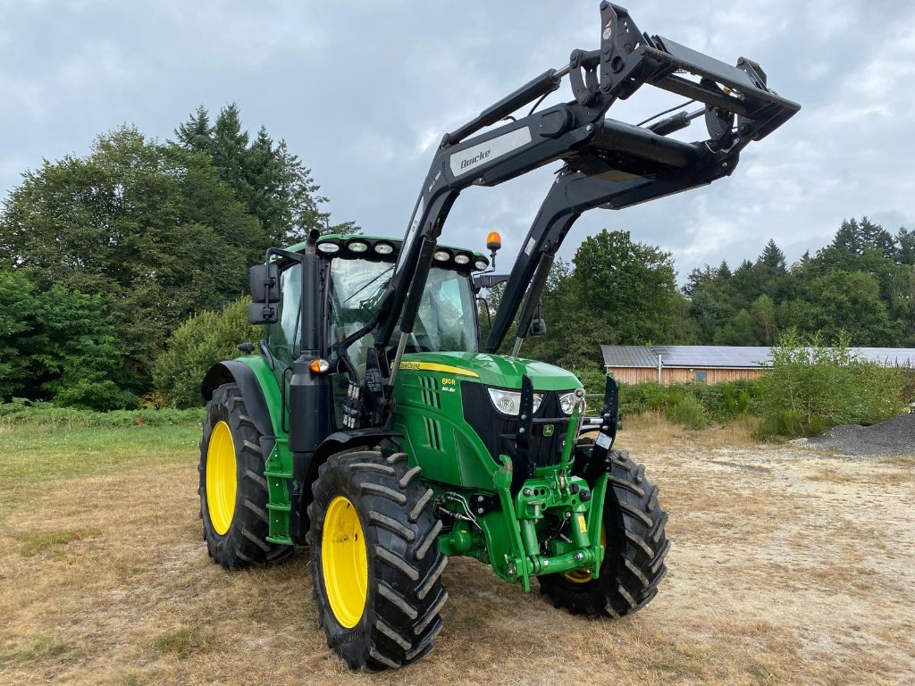 Traktor of the type John Deere 6110 R + CHARGEUR, Gebrauchtmaschine in MEYMAC (Picture 1)