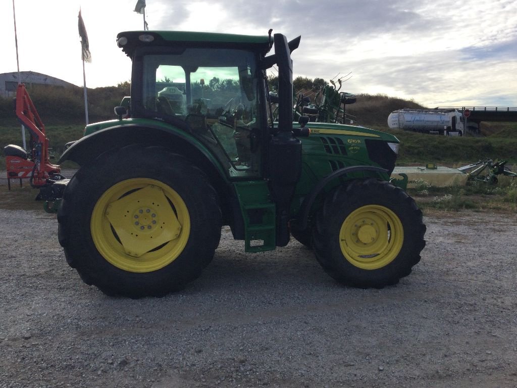 Traktor des Typs John Deere 6110 R PREMIUM, Gebrauchtmaschine in RODEZ (Bild 2)