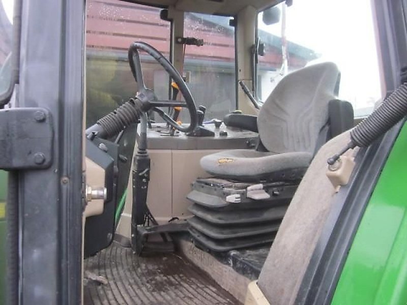 Traktor typu John Deere 6110, Gebrauchtmaschine w Ziegenhagen (Zdjęcie 4)