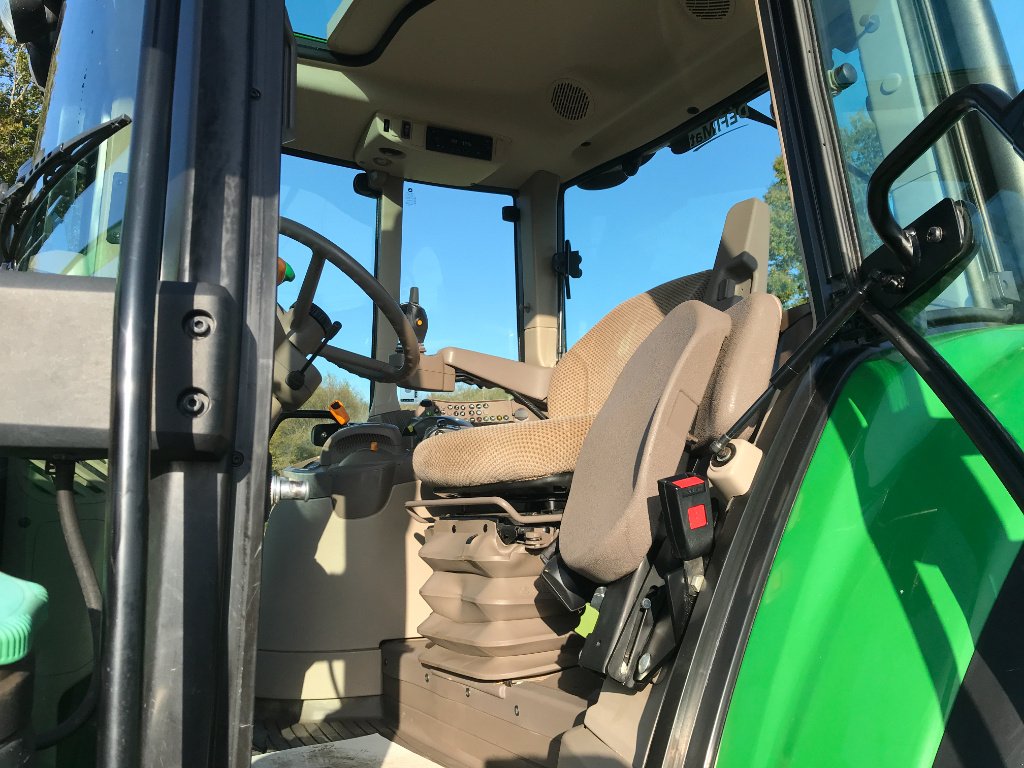 Traktor του τύπου John Deere 6110M AUTOPOWER + CHARGEUR, Gebrauchtmaschine σε UZERCHE (Φωτογραφία 8)