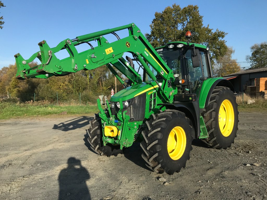 Traktor a típus John Deere 6110M AUTOPOWER + CHARGEUR, Gebrauchtmaschine ekkor: UZERCHE (Kép 1)