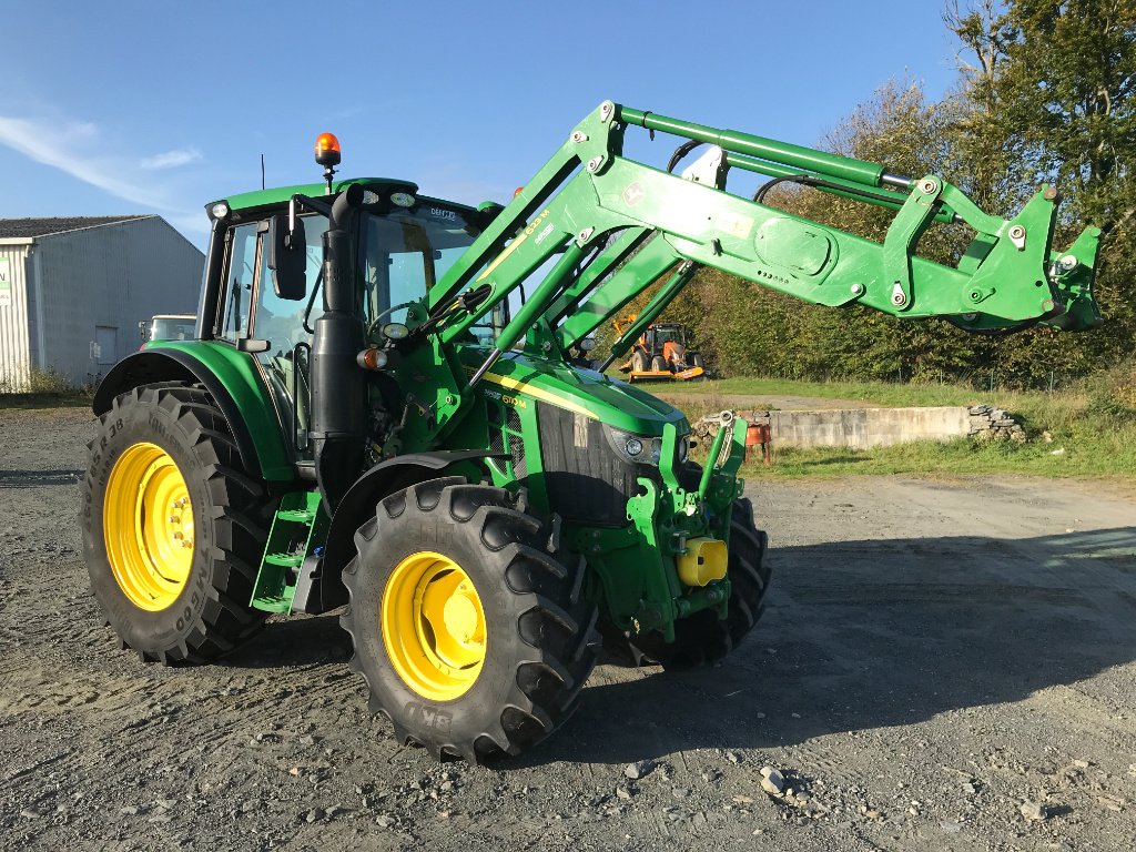 Traktor typu John Deere 6110M AUTOPOWER + CHARGEUR, Gebrauchtmaschine w UZERCHE (Zdjęcie 2)