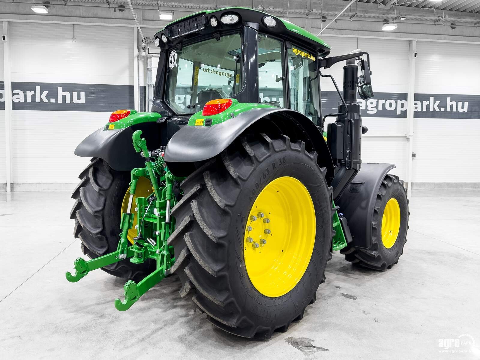 Traktor типа John Deere 6110M, Gebrauchtmaschine в Csengele (Фотография 3)