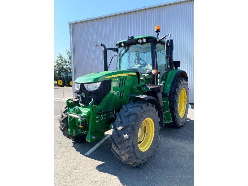 Traktor типа John Deere 6110M, Gebrauchtmaschine в SAINT-GERMAIN DU PUY