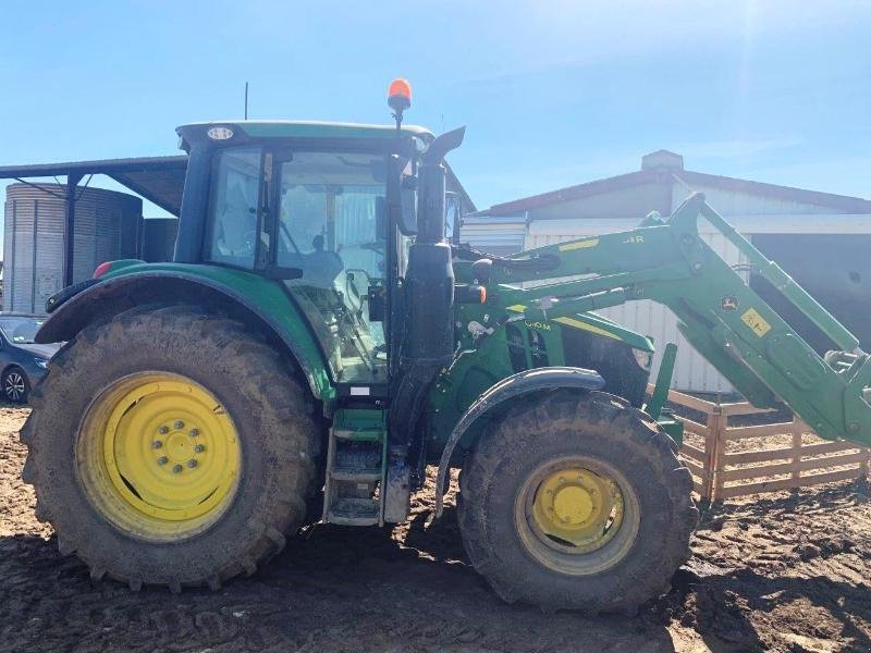 Traktor van het type John Deere 6110M, Gebrauchtmaschine in SAINT-GERMAIN DU PUY (Foto 1)