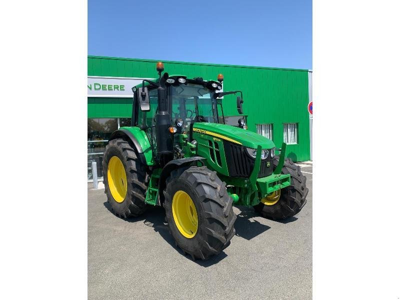 Traktor a típus John Deere 6110M, Gebrauchtmaschine ekkor: SAINT-GERMAIN DU PUY (Kép 4)