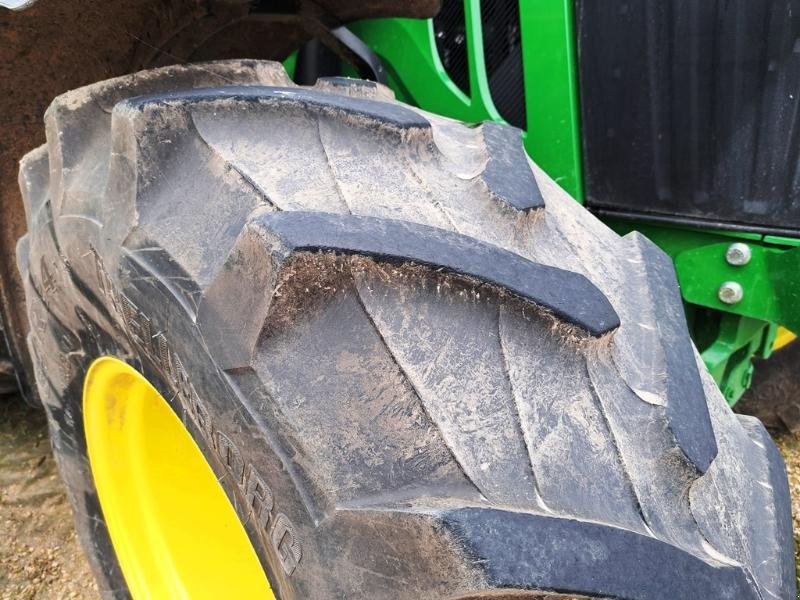 Traktor van het type John Deere 6110M, Gebrauchtmaschine in SAINT-GERMAIN DU PUY (Foto 7)