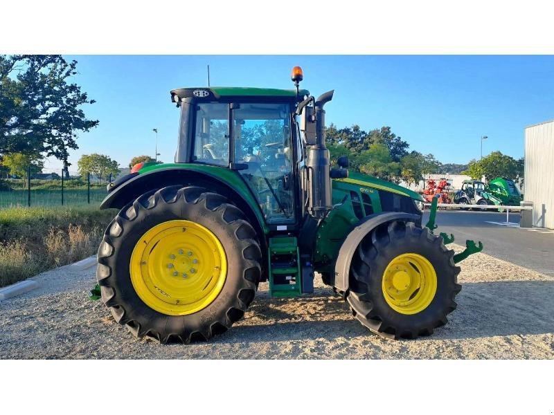 Traktor typu John Deere 6110M, Gebrauchtmaschine v SAINT-GERMAIN DU PUY (Obrázek 2)