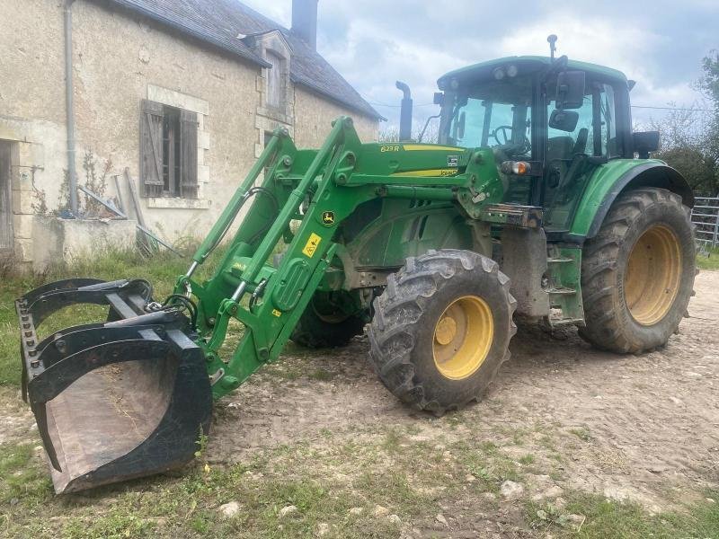 Traktor от тип John Deere 6110M, Gebrauchtmaschine в LE PONT CHRETIEN