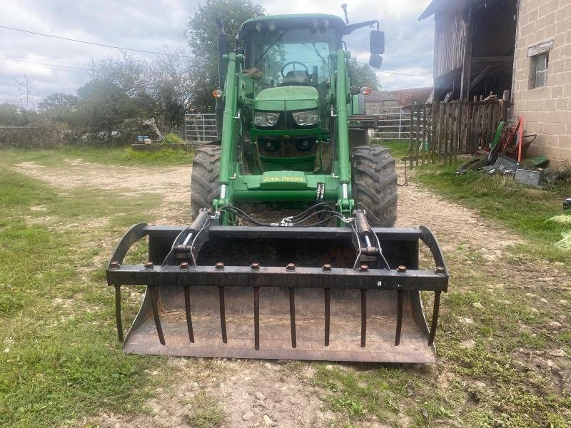 Traktor типа John Deere 6110M, Gebrauchtmaschine в LE PONT CHRETIEN (Фотография 2)