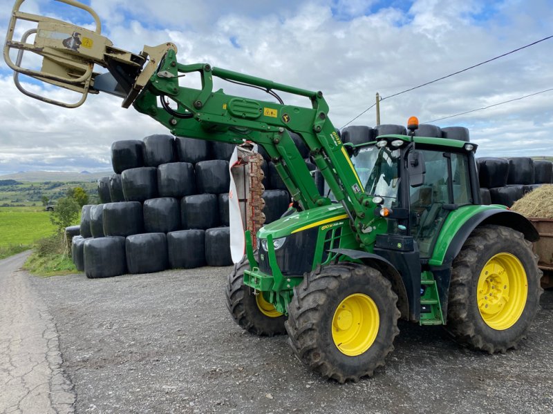 Traktor типа John Deere 6110M, Gebrauchtmaschine в SAINT FLOUR (Фотография 1)