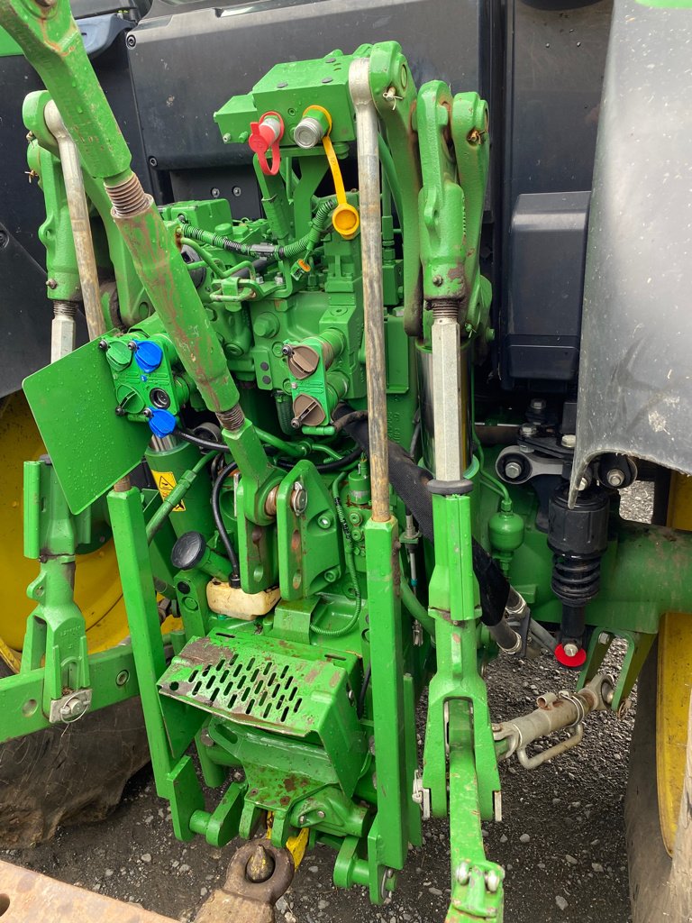 Traktor от тип John Deere 6110M, Gebrauchtmaschine в SAINT FLOUR (Снимка 8)