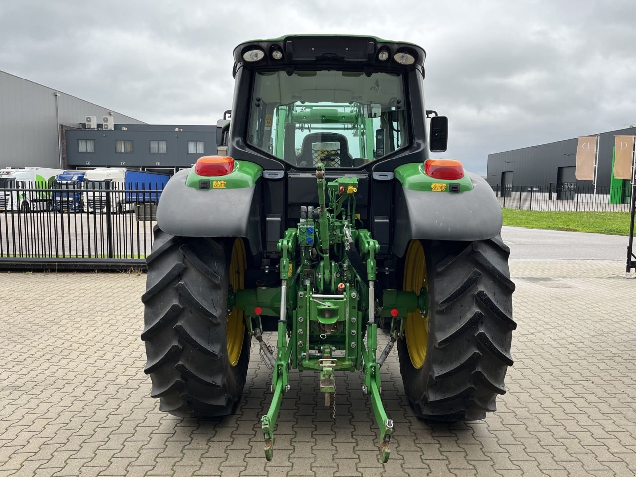 Traktor van het type John Deere 6110M, Gebrauchtmaschine in Beek en Donk (Foto 4)