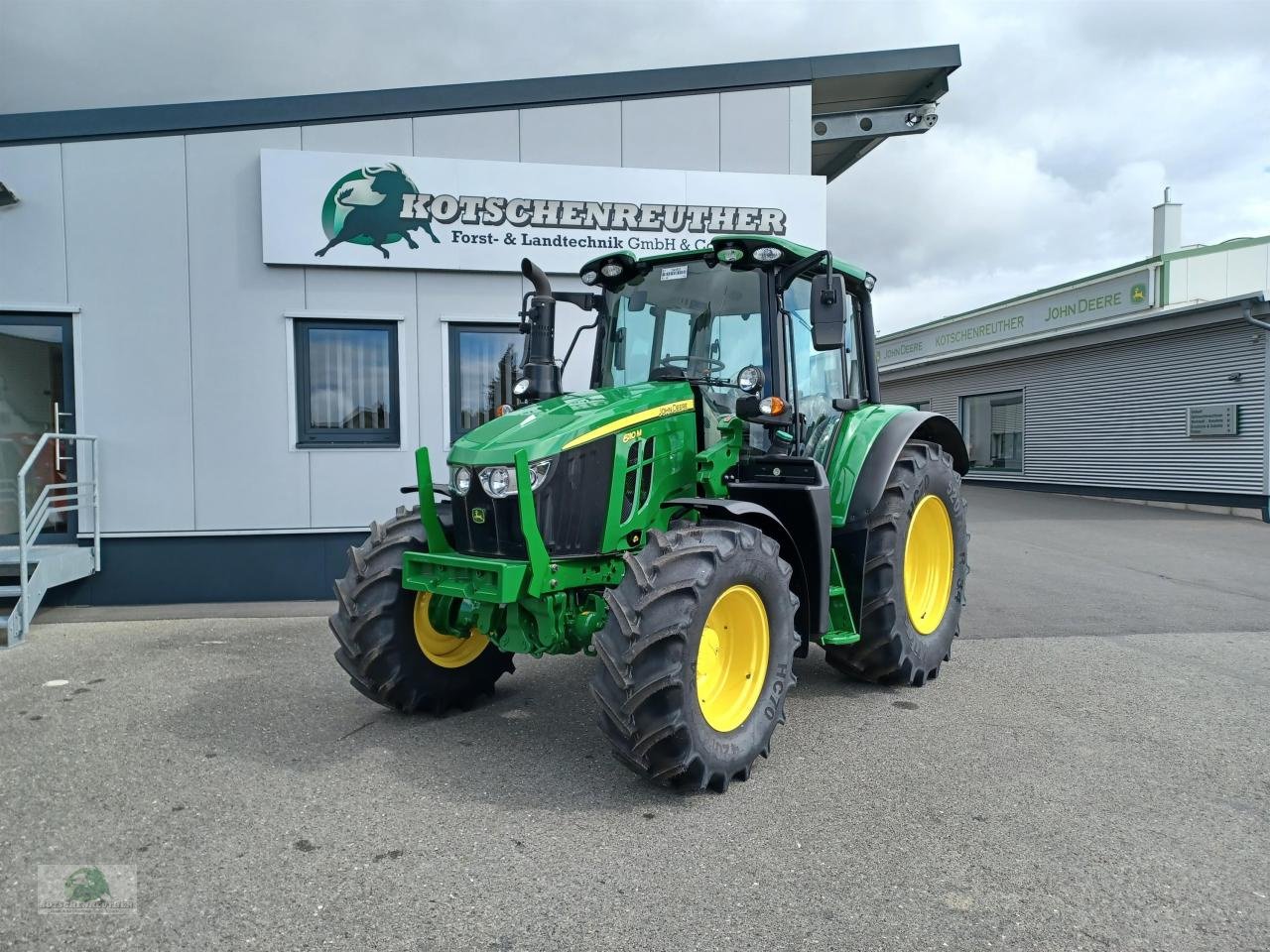 Traktor of the type John Deere 6110M, Neumaschine in Steinwiesen (Picture 1)