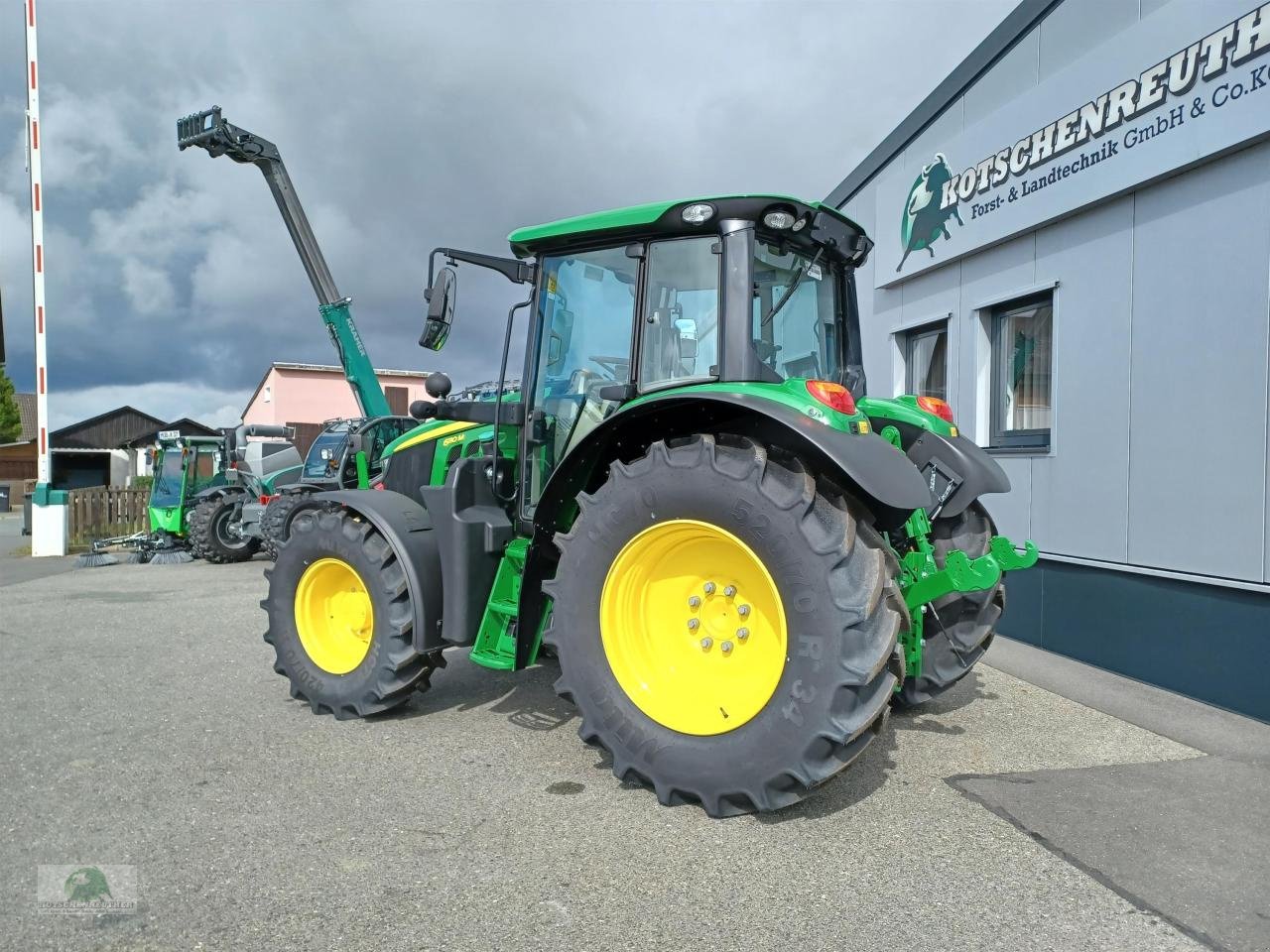 Traktor of the type John Deere 6110M, Neumaschine in Steinwiesen (Picture 4)