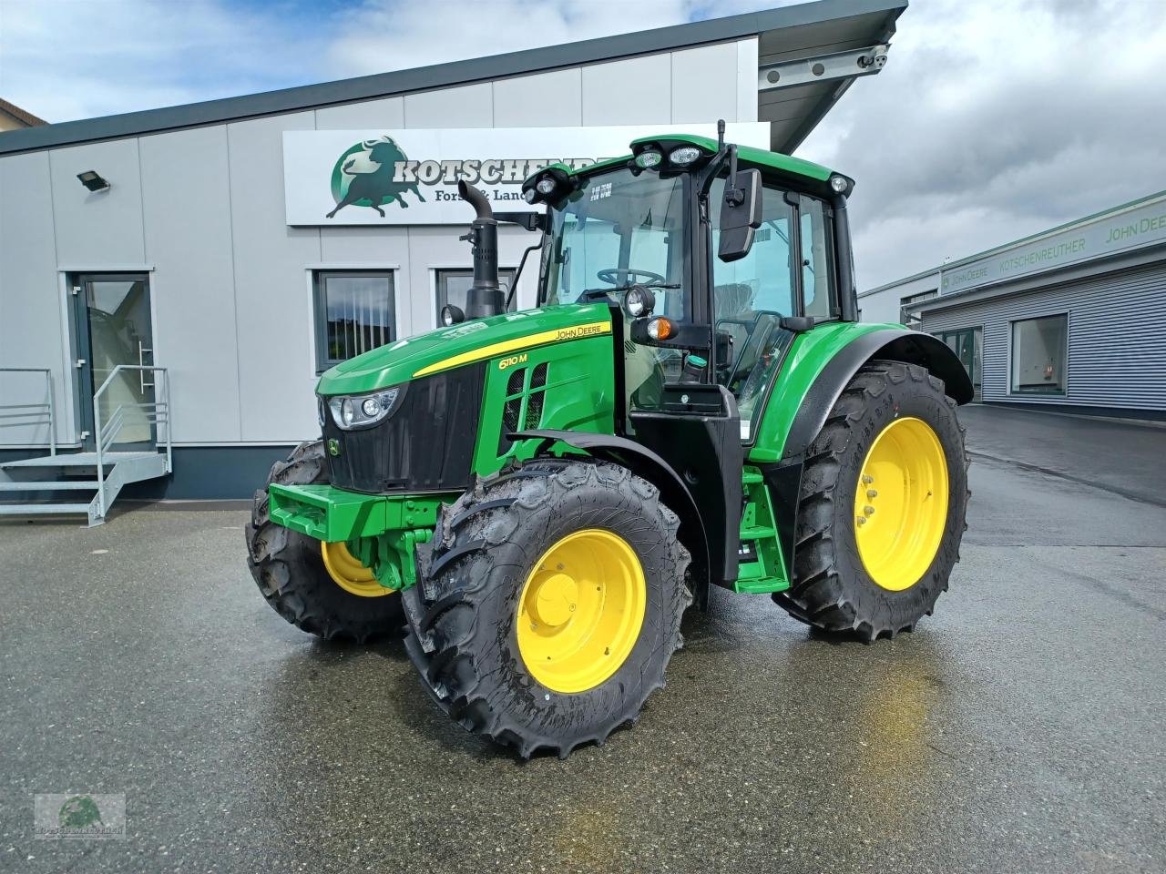 Traktor of the type John Deere 6110M, Neumaschine in Steinwiesen (Picture 1)