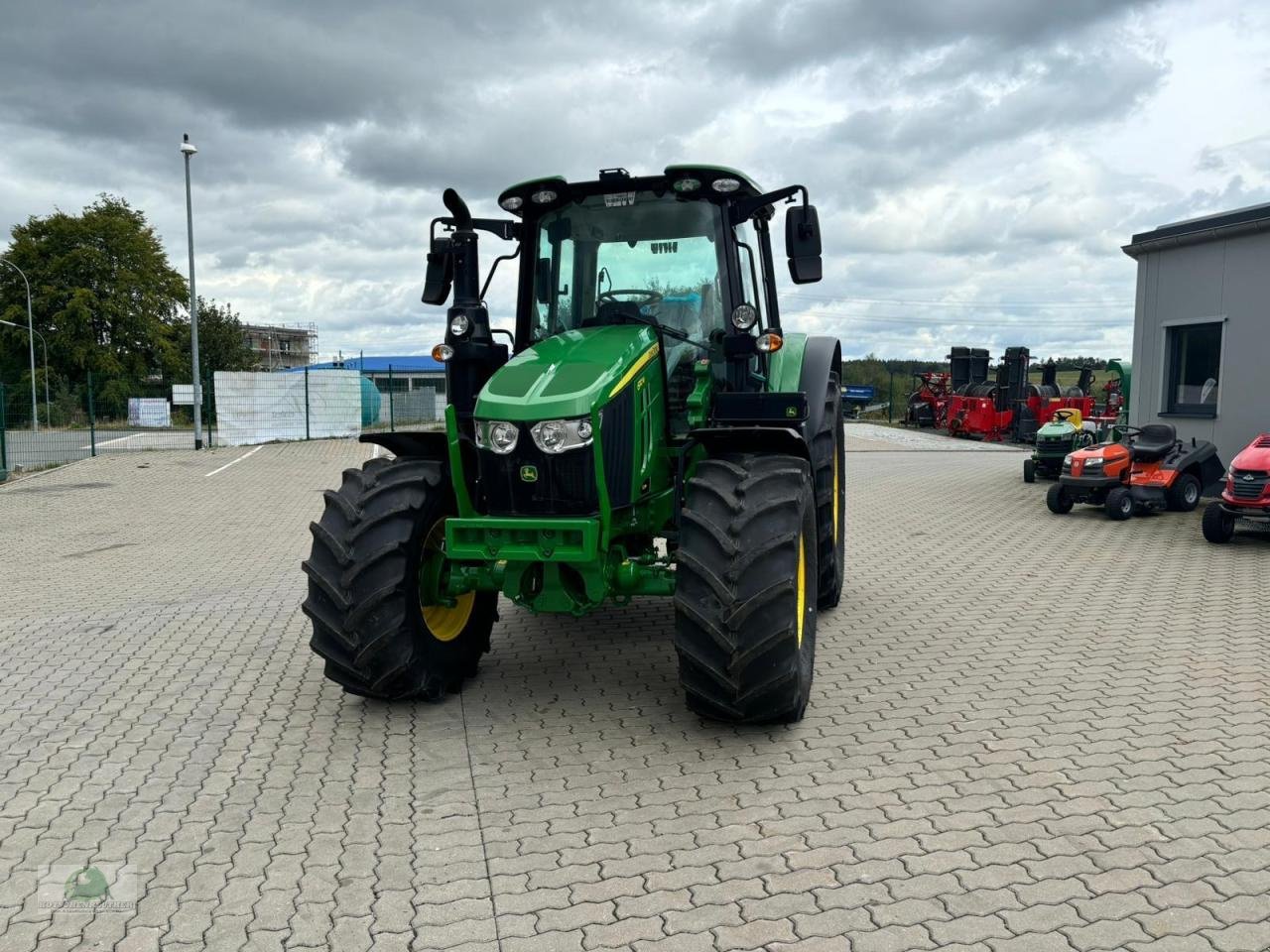 Traktor typu John Deere 6110M, Neumaschine v Münchberg (Obrázek 1)