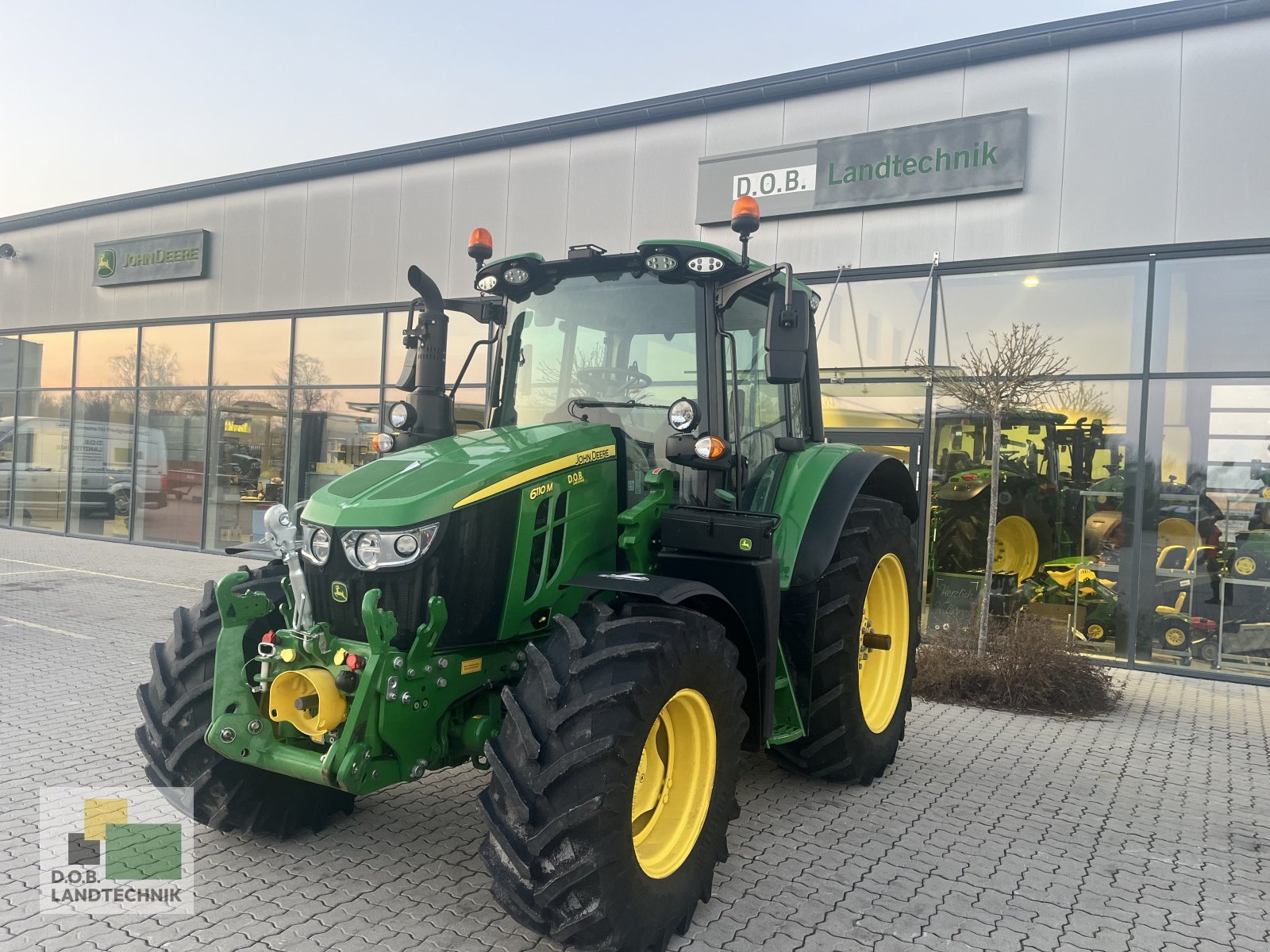 Traktor του τύπου John Deere 6110M, Gebrauchtmaschine σε Langweid am Lech (Φωτογραφία 1)