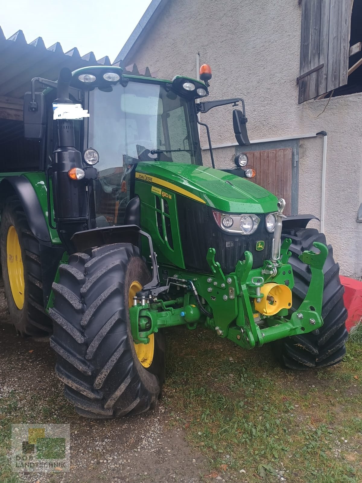 Traktor типа John Deere 6110M, Gebrauchtmaschine в Regensburg (Фотография 1)