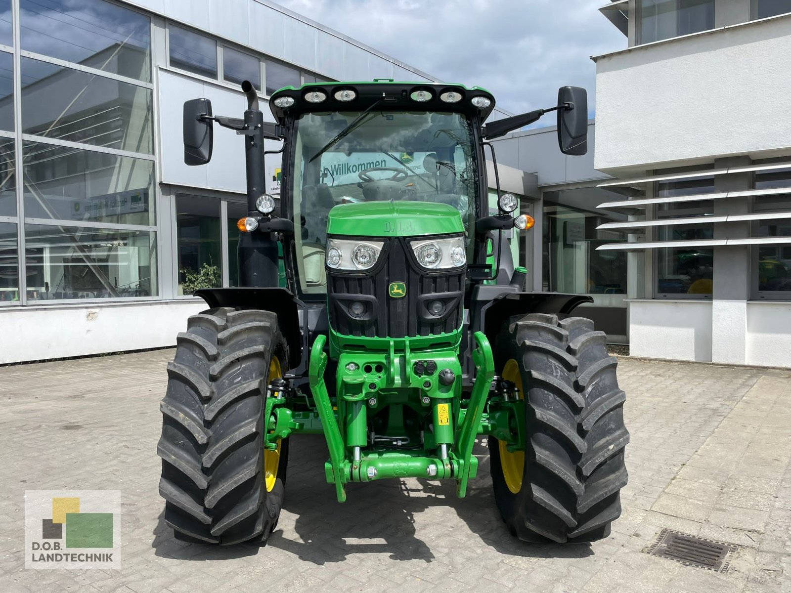 Traktor des Typs John Deere 6110R 6110 R, Gebrauchtmaschine in Regensburg (Bild 2)