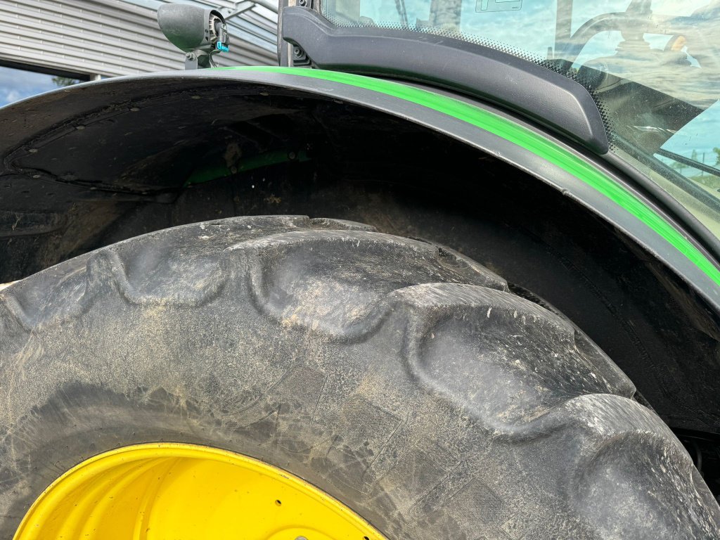 Traktor от тип John Deere 6110R (  DESTOCKAGE ), Gebrauchtmaschine в MAURIAC (Снимка 11)