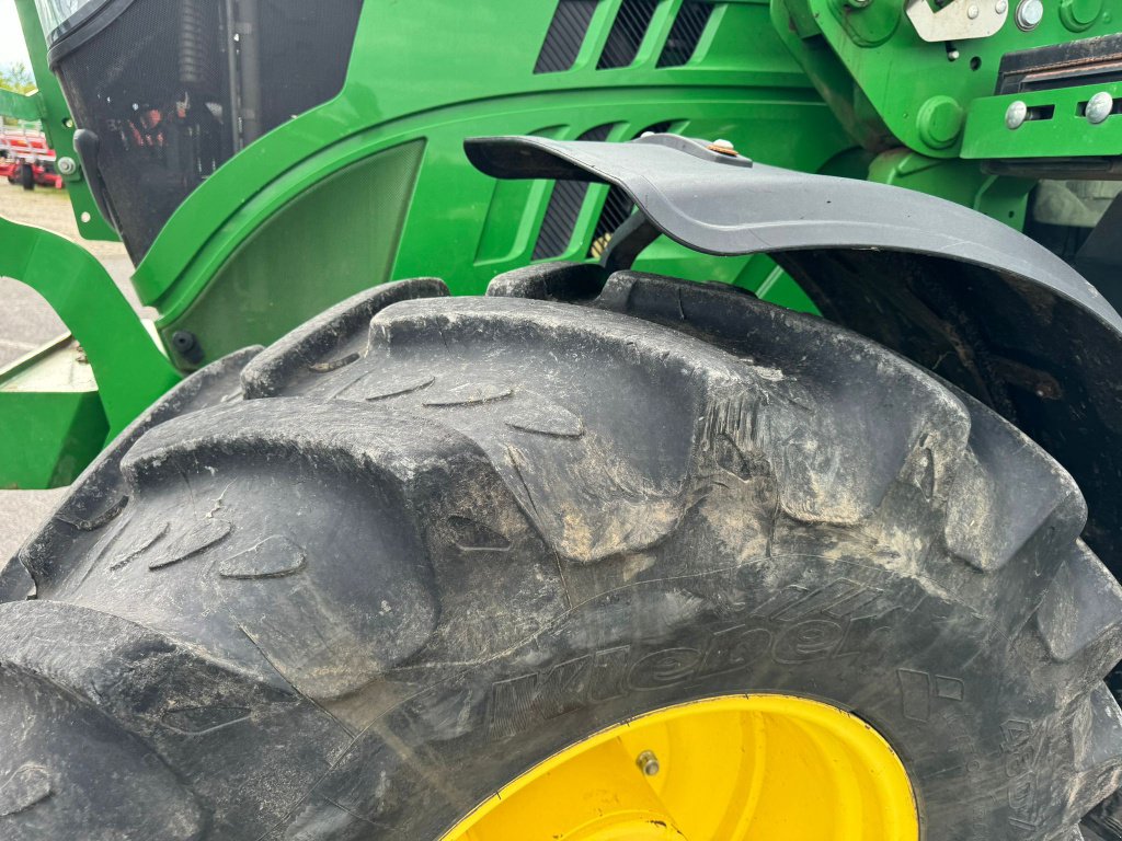 Traktor a típus John Deere 6110R (  DESTOCKAGE ), Gebrauchtmaschine ekkor: SAINT FLOUR (Kép 10)