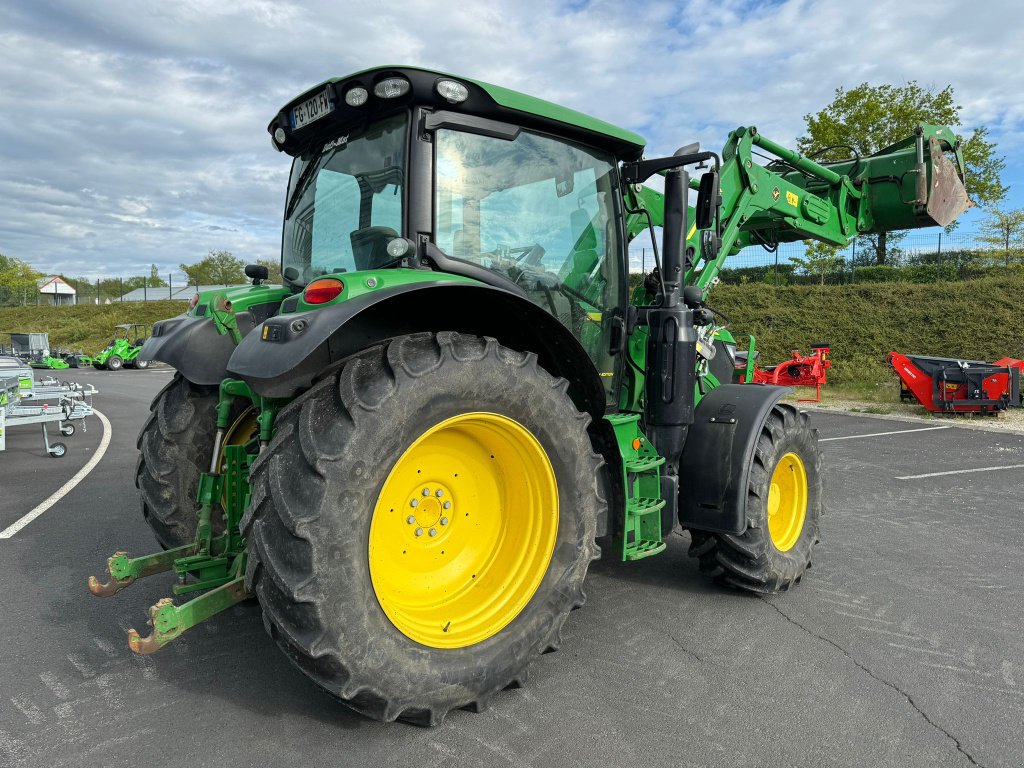 Traktor des Typs John Deere 6110R (  DESTOCKAGE ), Gebrauchtmaschine in SAINT FLOUR (Bild 4)