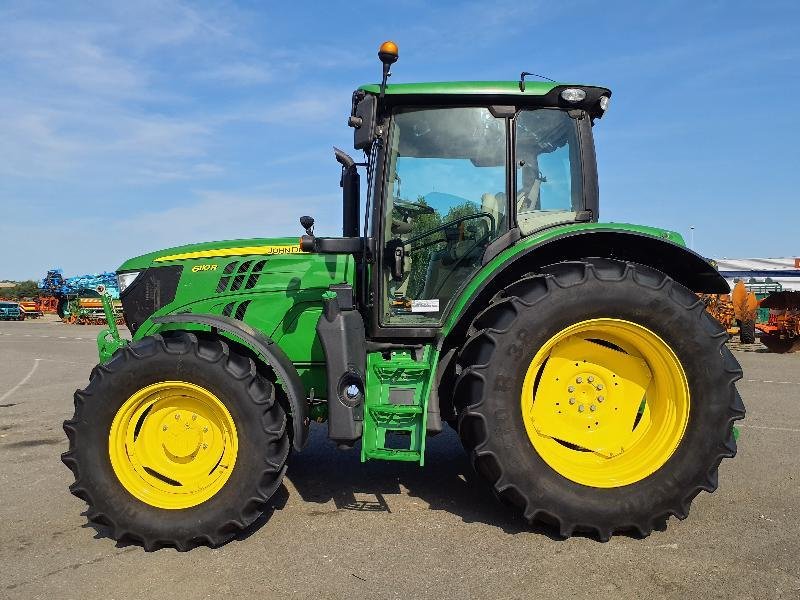 Traktor of the type John Deere 6110R, Gebrauchtmaschine in COULONGES SUR L'AUTI (Picture 1)