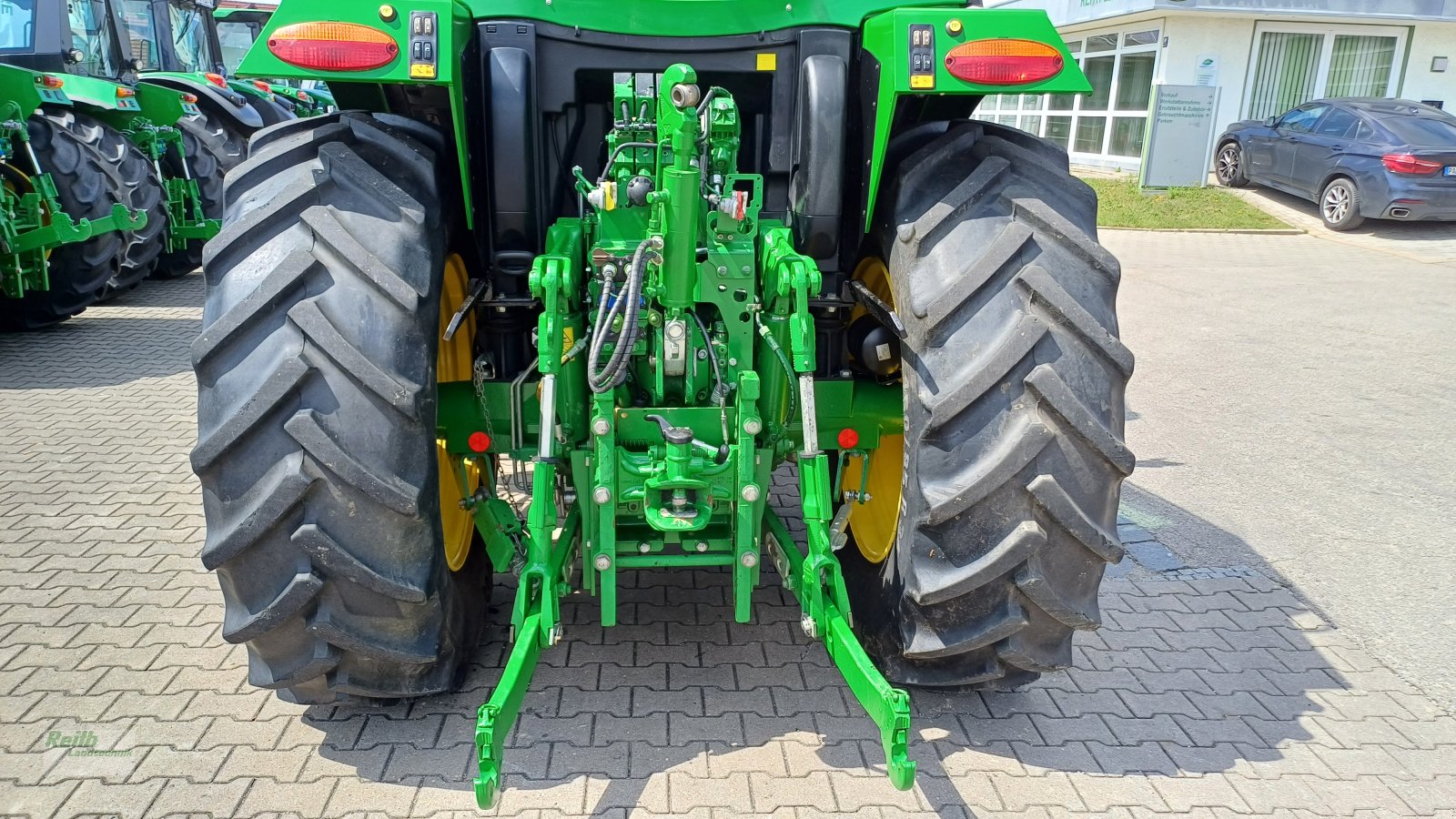 Traktor van het type John Deere 6110R, Gebrauchtmaschine in Wolnzach (Foto 9)