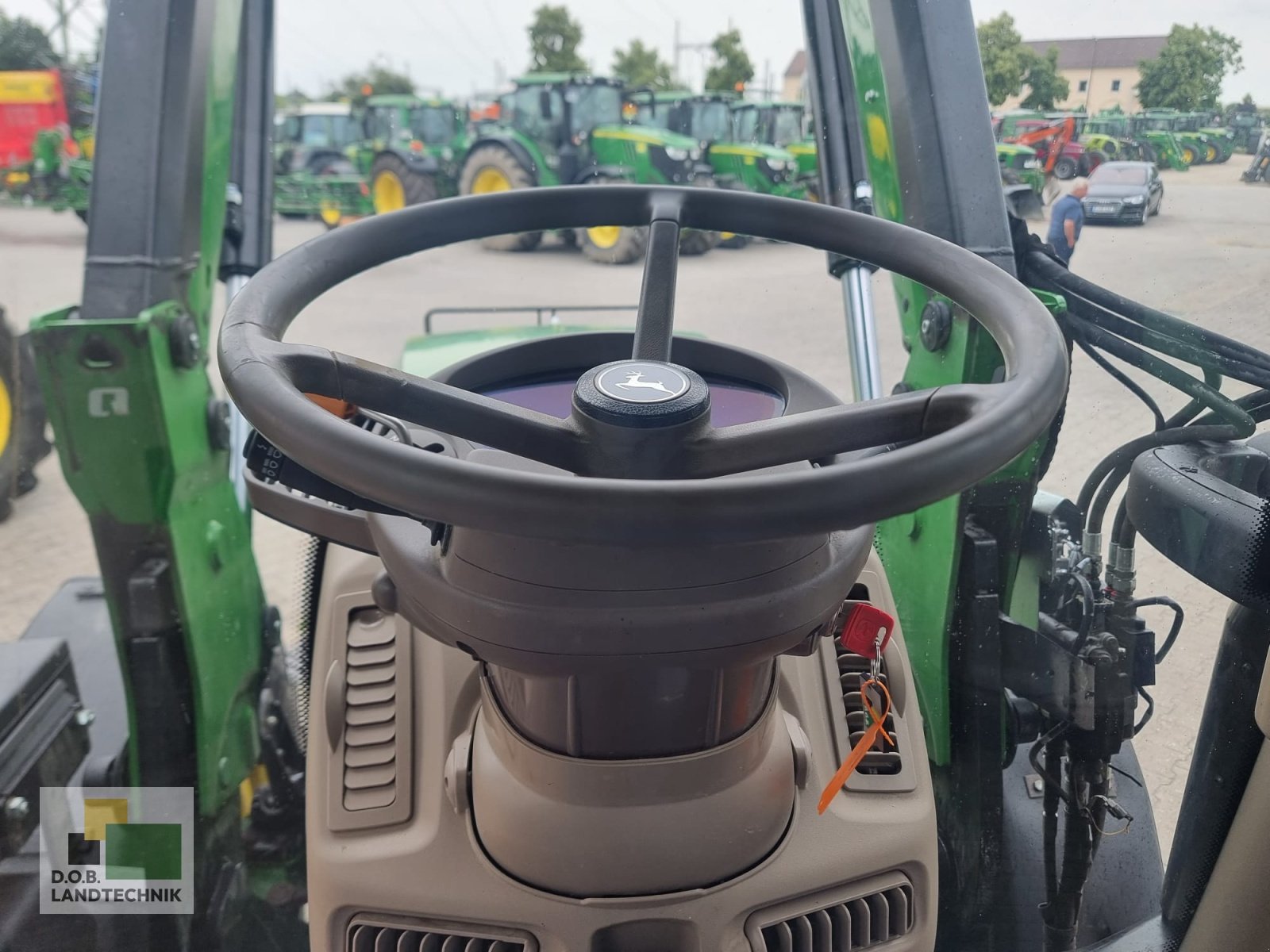 Traktor van het type John Deere 6110R, Gebrauchtmaschine in Regensburg (Foto 16)