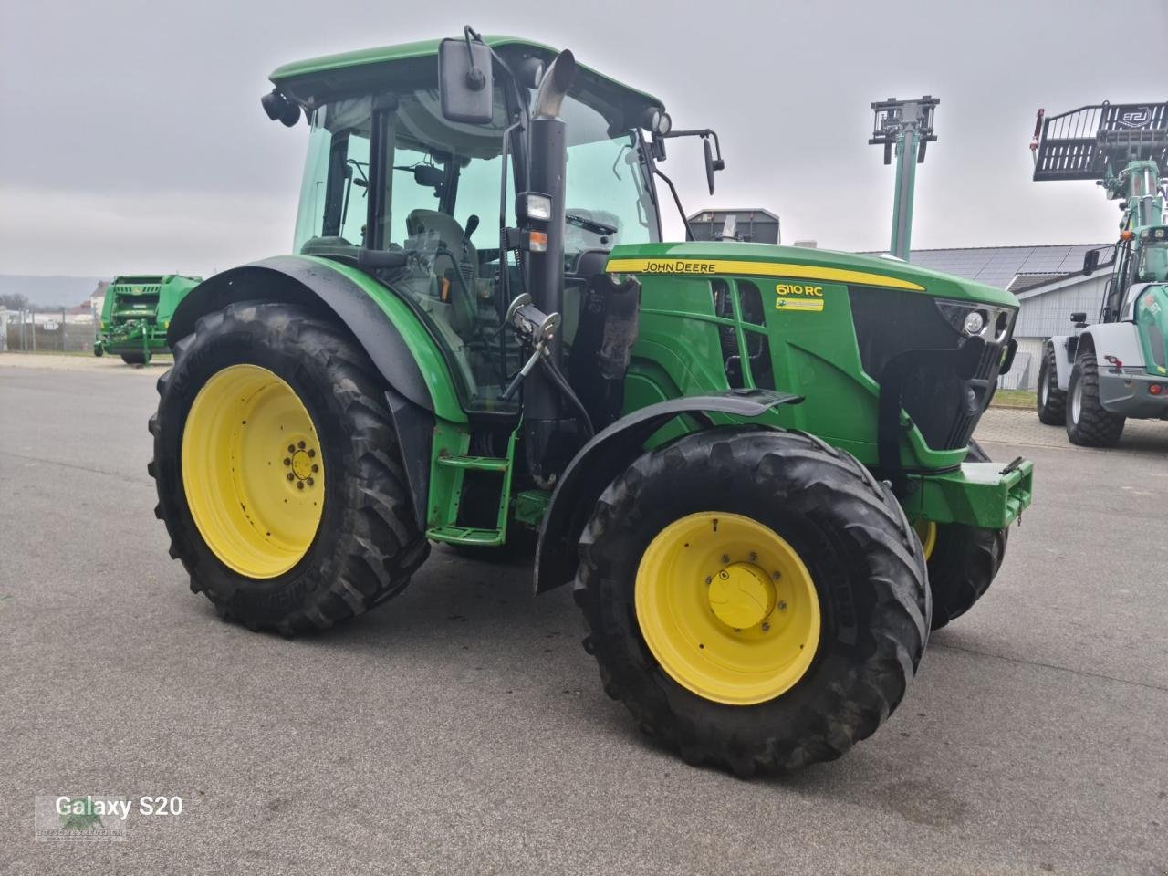 Traktor от тип John Deere 6110RC, Gebrauchtmaschine в Hofheim (Снимка 1)