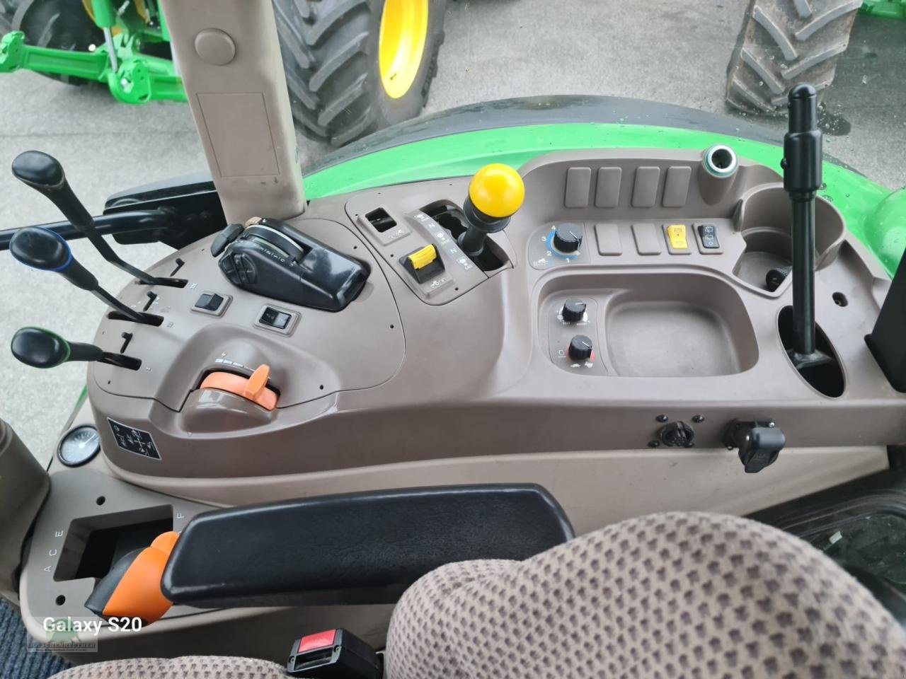 Traktor от тип John Deere 6110RC, Gebrauchtmaschine в Hofheim (Снимка 10)