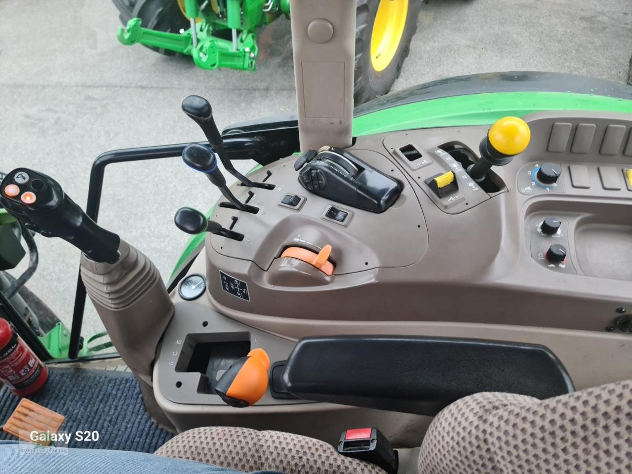 Traktor от тип John Deere 6110RC, Gebrauchtmaschine в Hofheim (Снимка 11)