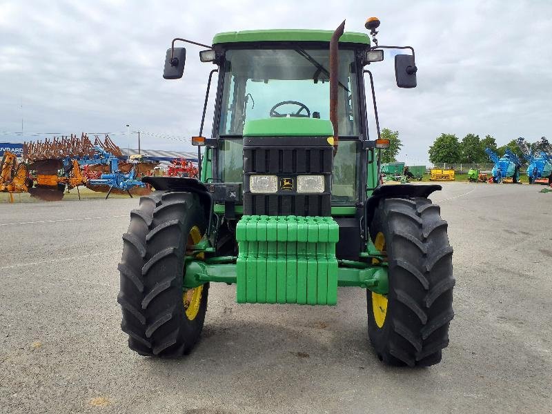 Traktor des Typs John Deere 6110SE, Gebrauchtmaschine in ANTIGNY (Bild 3)